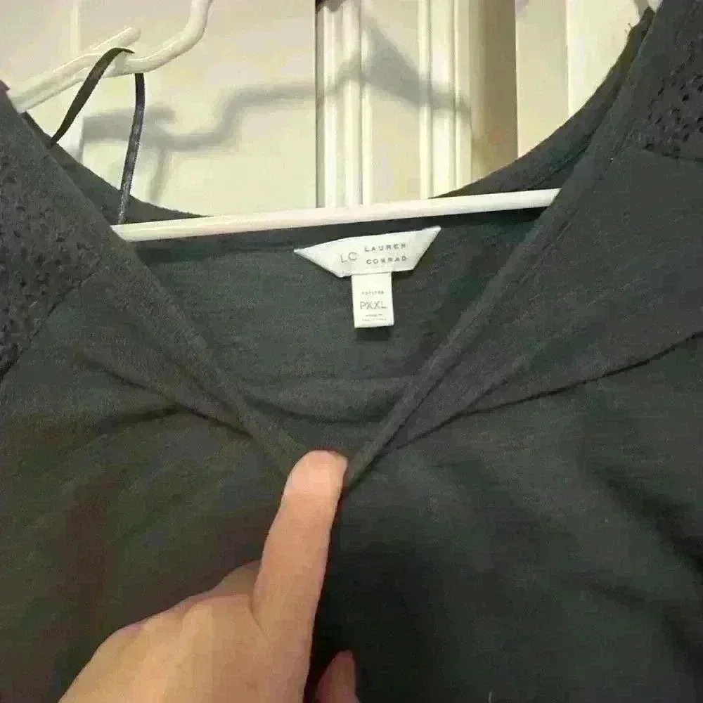 EUC LC Petite long sleeve top with shoulder and back detail - Picture 2 of 4